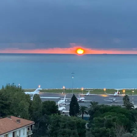 Panoramic Sea View - Air-conditioning - Balcony - Tramway - 2 Bedrooms - Wifi - Fully Equipped Kitchen Appartamento