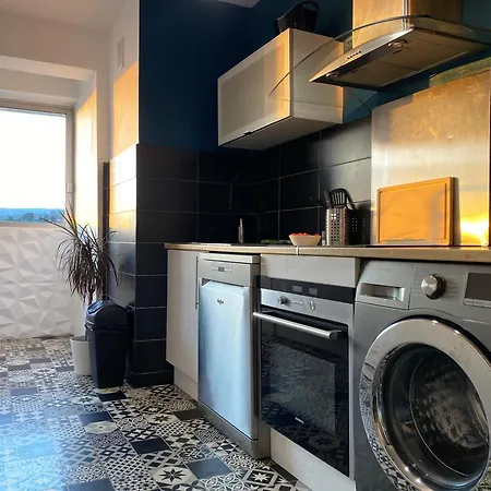 Panoramic Sea View - Air-conditioning - Balcony - Tramway - 2 Bedrooms - Wifi - Fully Equipped Kitchen Appartamento *