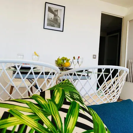 Panoramic Sea View - Air-conditioning - Balcony - Tramway - 2 Bedrooms - Wifi - Fully Equipped Kitchen Apartament Nicea